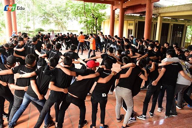 Sinh viên FPT Polytechnic TP. Hồ Chí Minh tham gia hoạt động ngoại khóa tại Long An.