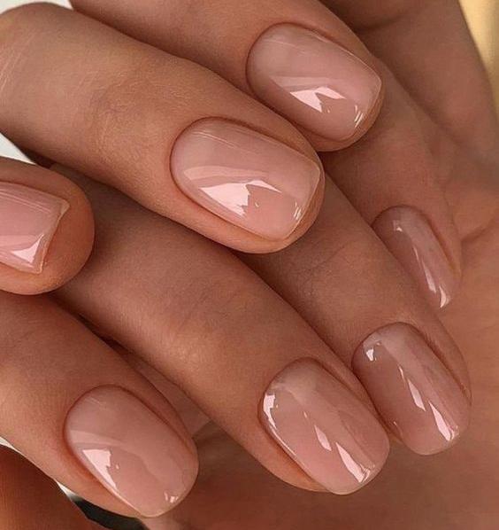 Nail gam màu nude đơn giản nhưng tinh tế